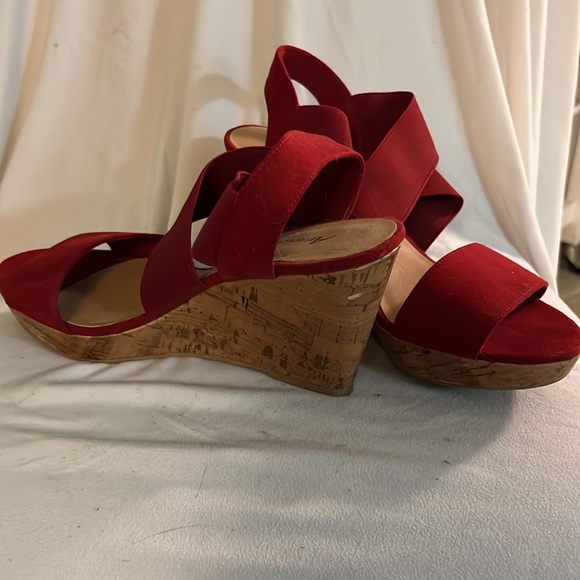 American eagle red wedges size 8 - Picture 3 of 4
